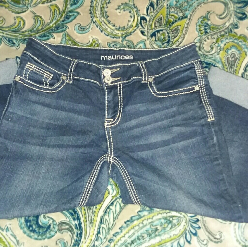 *PRICE DROP* Maurices Denim Capris - Size 5/6